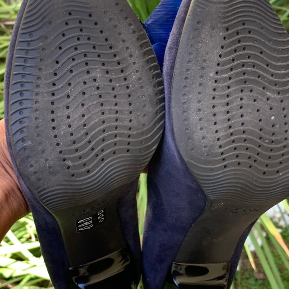GEOX RESPIRA Navy Seude W/ Flower Womens Heels EUC Size 9 - Picture 9 of 11